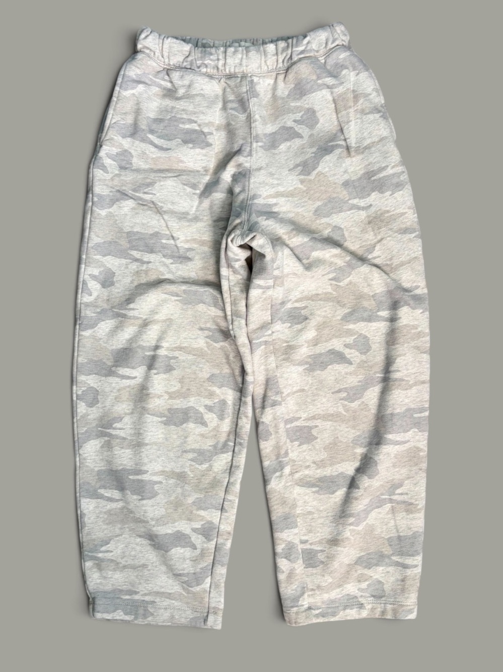 American Eagle Everyday Luxe Barrel Sweatpants Size XS Gray Camo EUC 2025